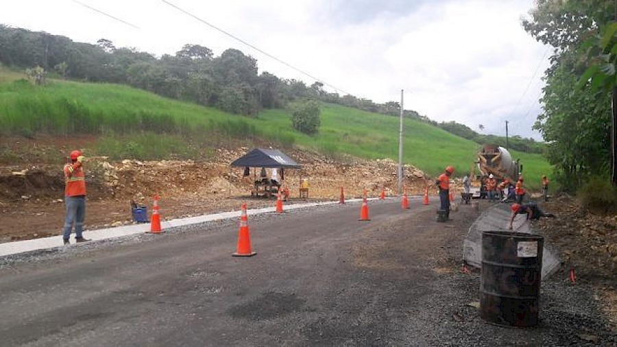 MOP realiza trabajos en la carretera Nuevo México - Puerto de Corotú