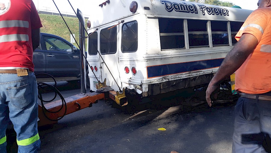 Cuatro  heridos por accidente de bus en la vía Omar Torrijos