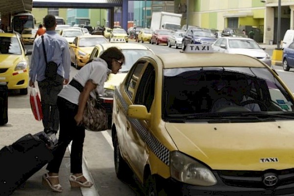 Condicionan circulación de taxis a número de placa ante pandemia de covid-19