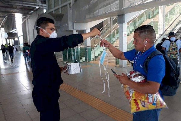 Metro de Panamá reitera el uso de mascarillas para evitar la propagació del covid-19