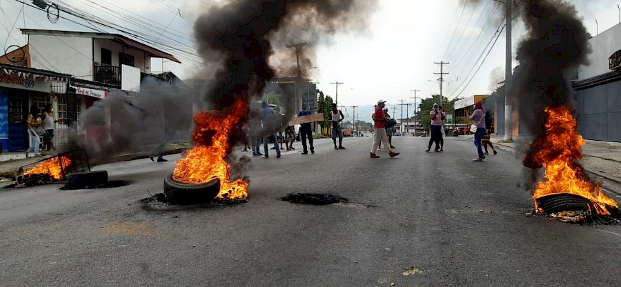 Cierres de vía de hasta 12 horas, piden bonos y bolsas de comida