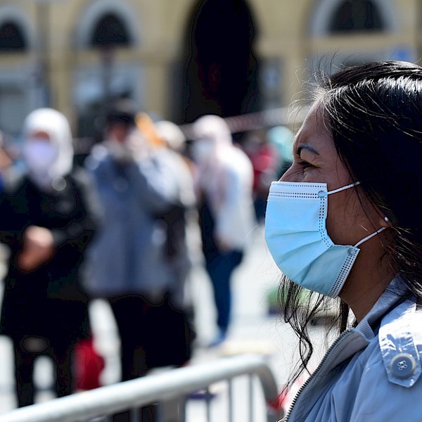 Italia detecta 165 muertes por coronavirus en un día, mientras que el número de casos disminuye a 802