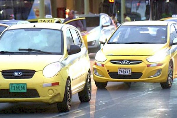 ATTT reitera horarios de circulación para los taxis