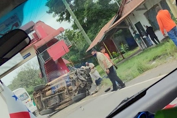 Cinco heridos por accidente de auto de la ATTT en Capira