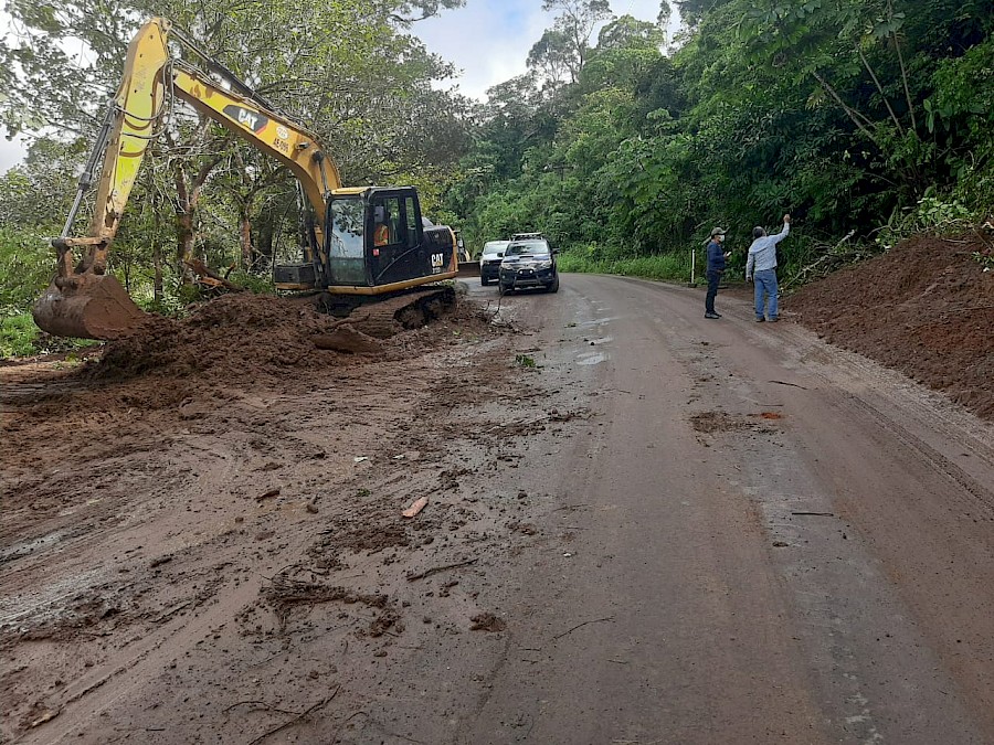 MOP atiende derrumbe en la carretera Gualaca – Chiriquí Grande