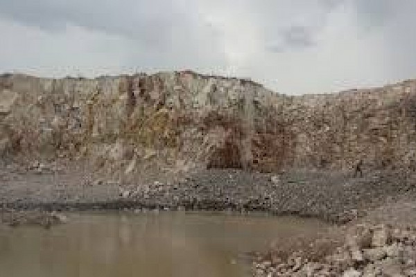 Trabajos de voladuras en la cantera de Los Uveros en Coclé