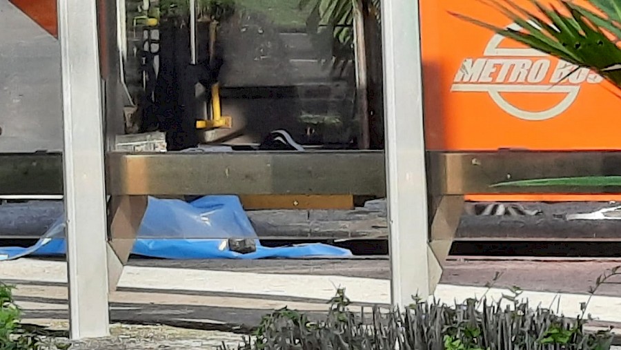 Asesinato dentro de un metrobus en la Cinta Costera