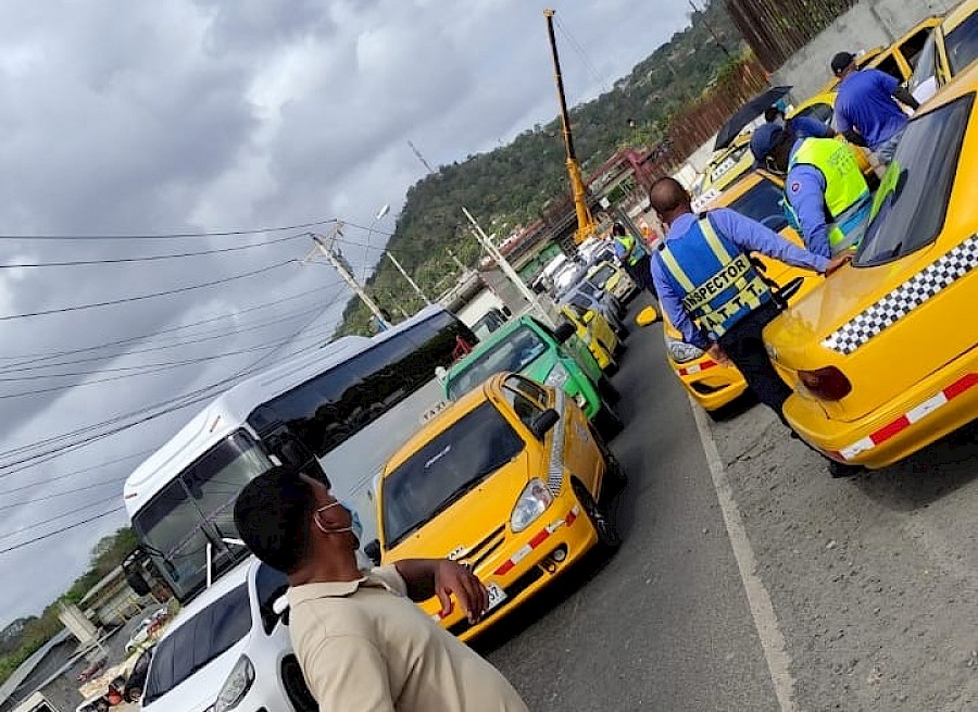 Taxistas a las calles por circulación de par y non