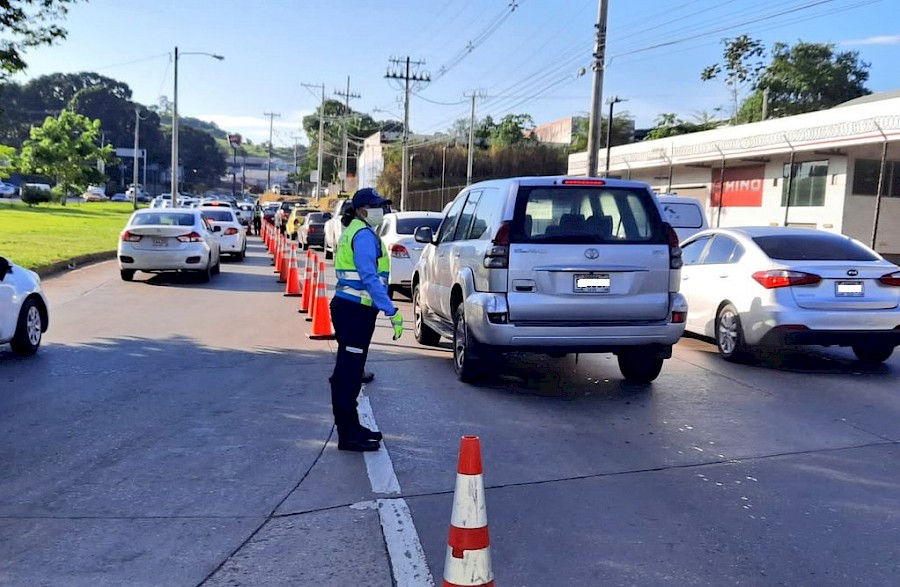 ATTT extiende suspensión provisional para la aplicación de las sanciones por placa vencida y desacato y da prórroga en su vigencia a licencias de conducir.