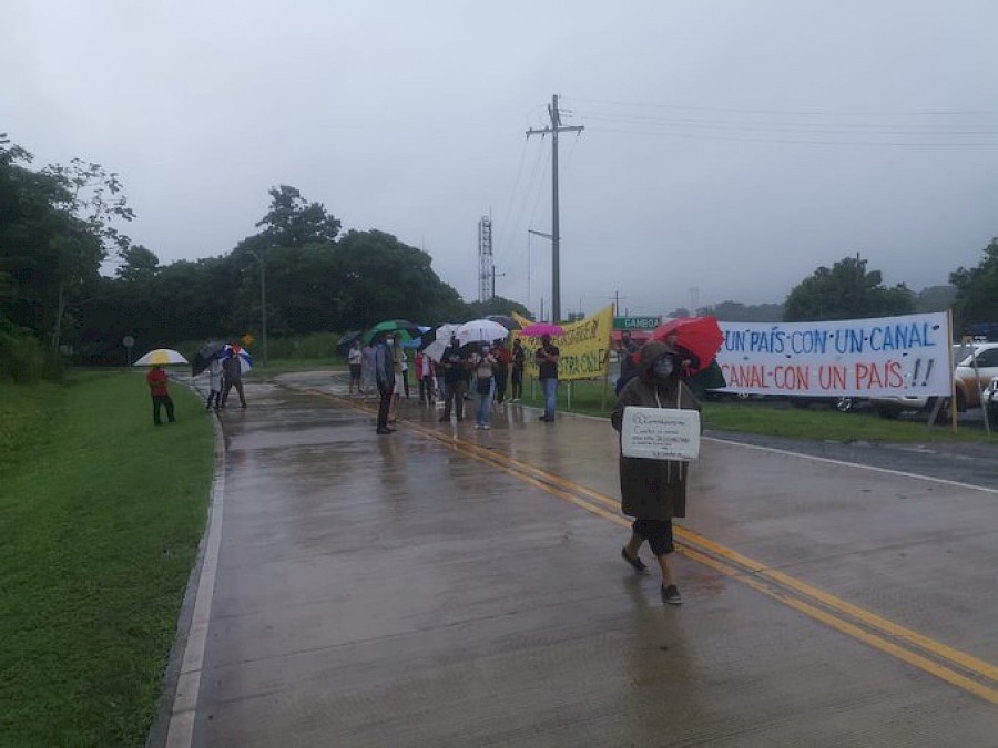 Residentes de Gamboa protestan por el mal estado de las calles, ACP convoca a reunión por la situación
