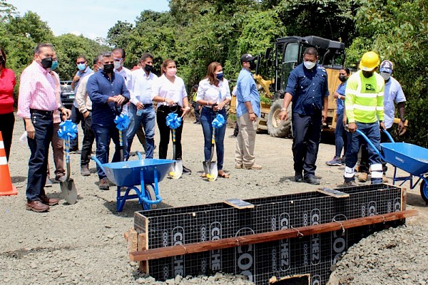 Inicia construcción de la calle Mocambo - Villa Grecia