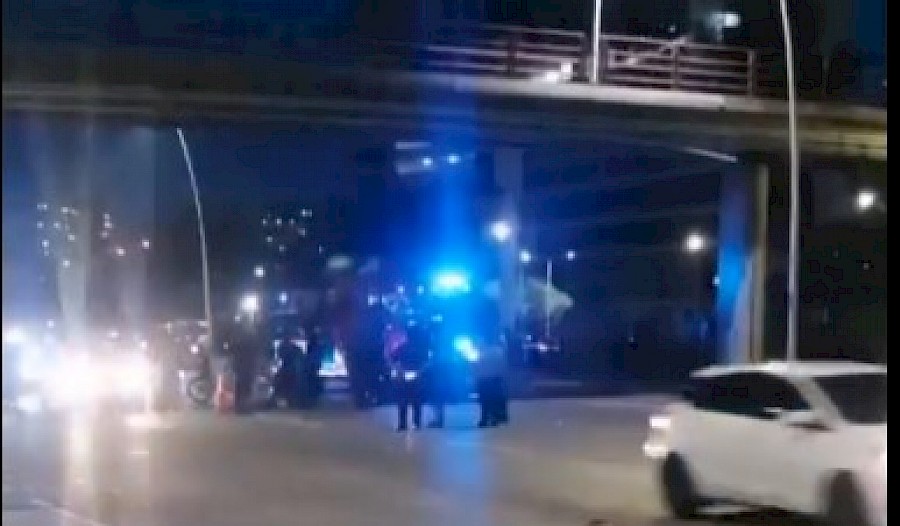 Mujer fallece tras caer del puente peatonal de la Cinta Costera