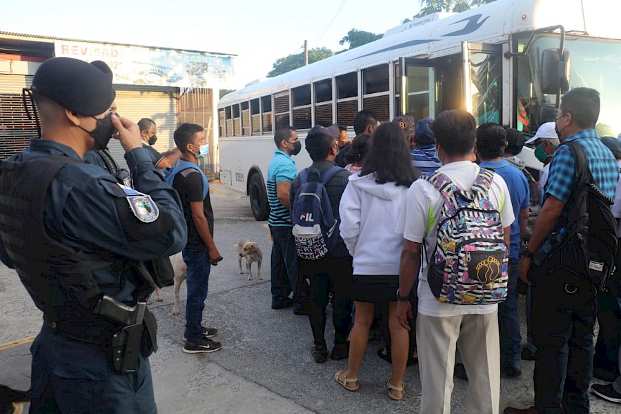 Policía Nacional mantiene operativo de seguridad en las paradas de Panamá Oeste