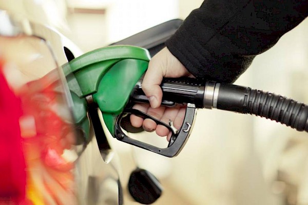 A la baja los precios de venta de los combustibles