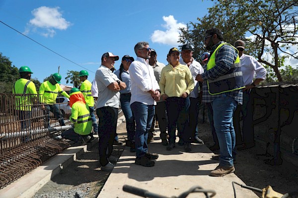 Ministro Sabonge realiza gira de inspección del año en obras de las provincias de Herrera y Los Santos