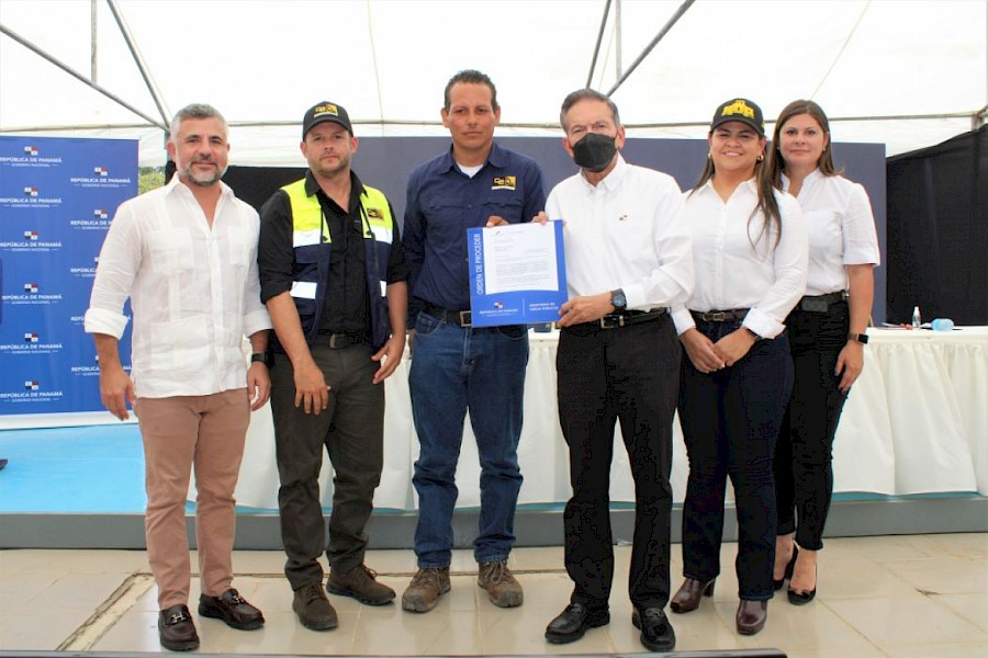 Presidente Cortizo Cohen entrega orden de proceder para renovación vial de El Chorrillo