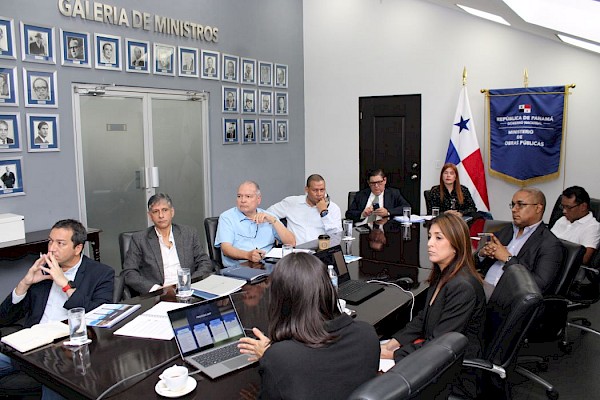 Ministro designado José Luis Andrade y el viceministro Iván De Ycaza se reúnen con equipo de transición del MOP para abordar proyectos APP