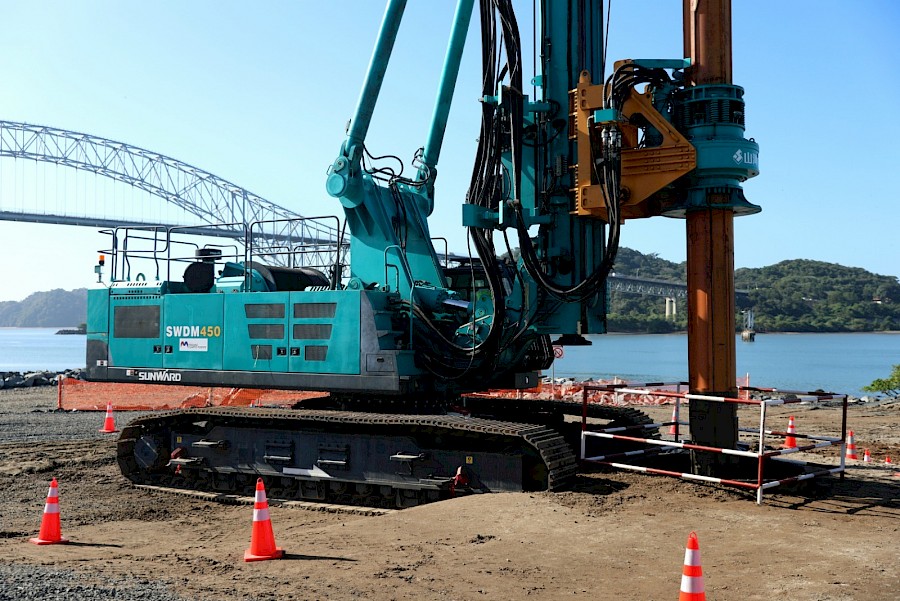 Inician los primeros trabajos de construcción de pilotes para el Cuarto puente sobre el Canal