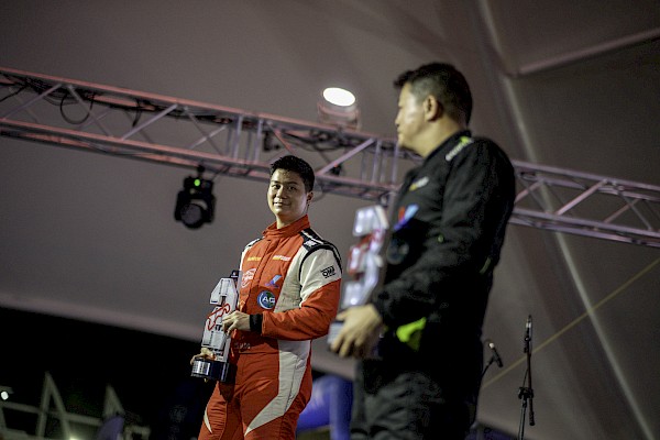 Autódromo Panamá ilumina una noche histórica y de carreras electrizantes