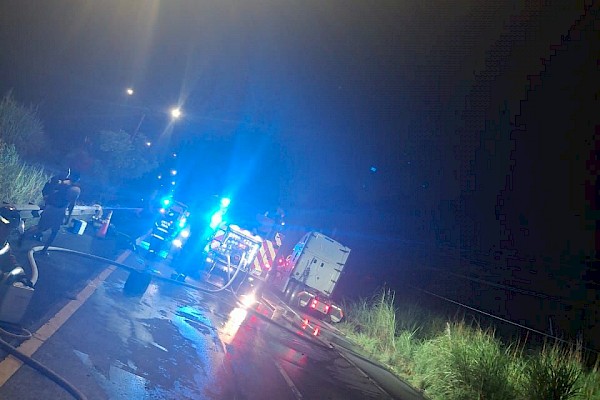 Contenedor con mercancía se incendió en la vía Centenario