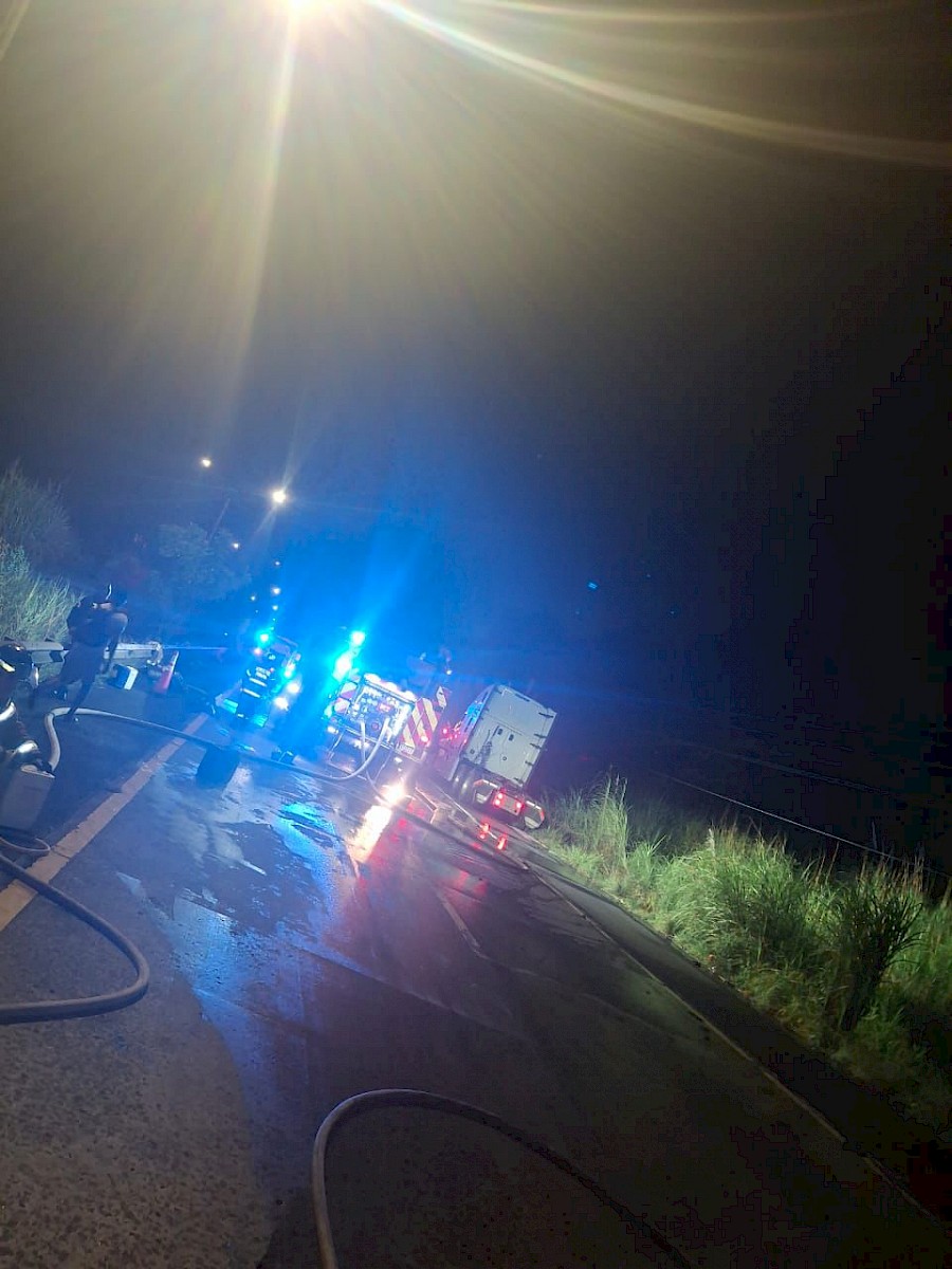 Contenedor con mercancía se incendió en la vía Centenario