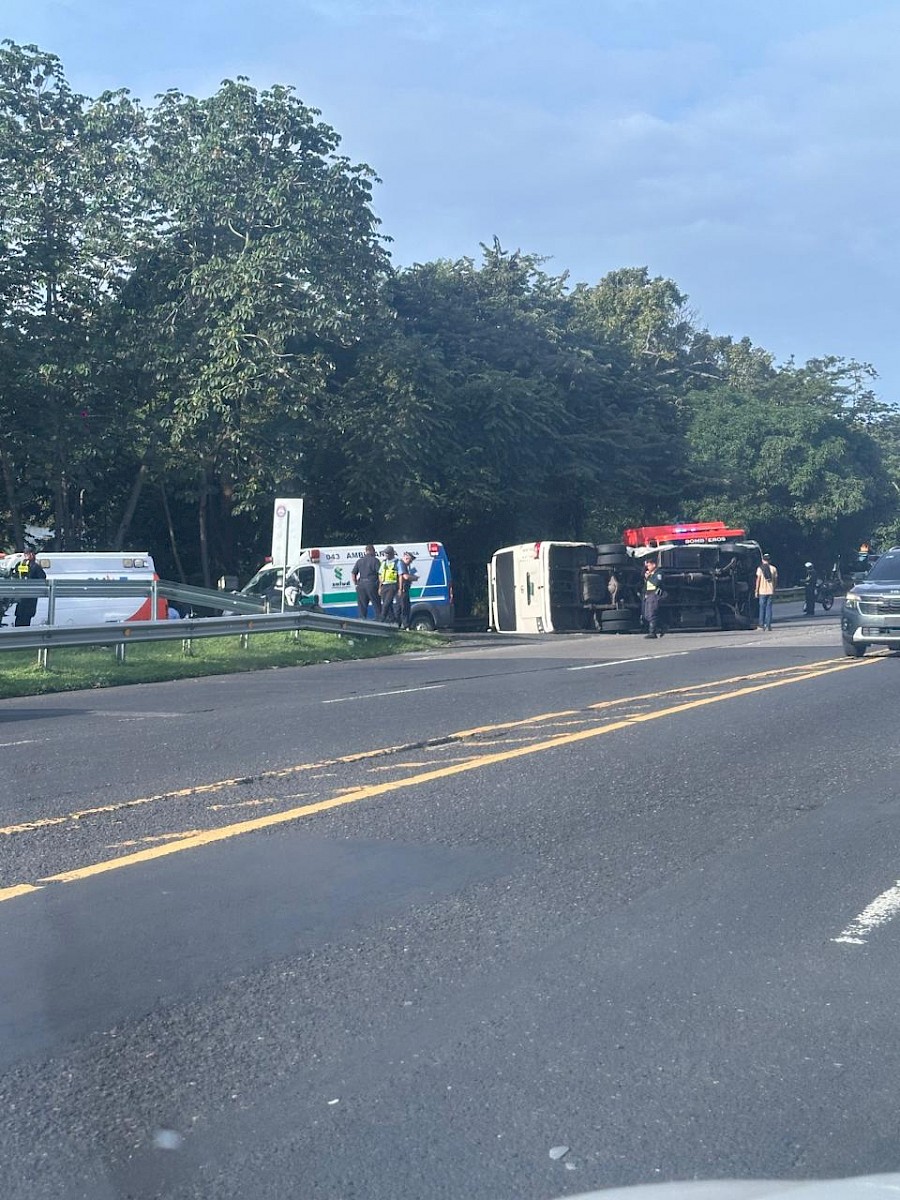 Accidente vehicular en Puente de las Américas deja 28 personas lesionadas
