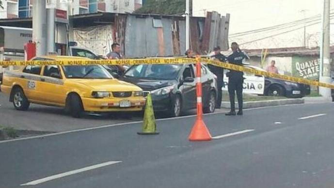 Cierran la calle La Pulida por asesinato en Río Abajo