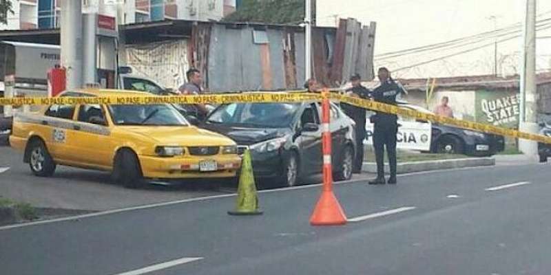 Cierran la calle La Pulida por asesinato en Río Abajo