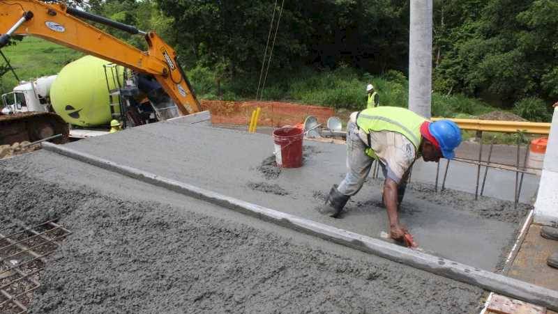 En su fase final nuevo puente vehicular sobre el río Cabobré en Los Lotes de Pacora