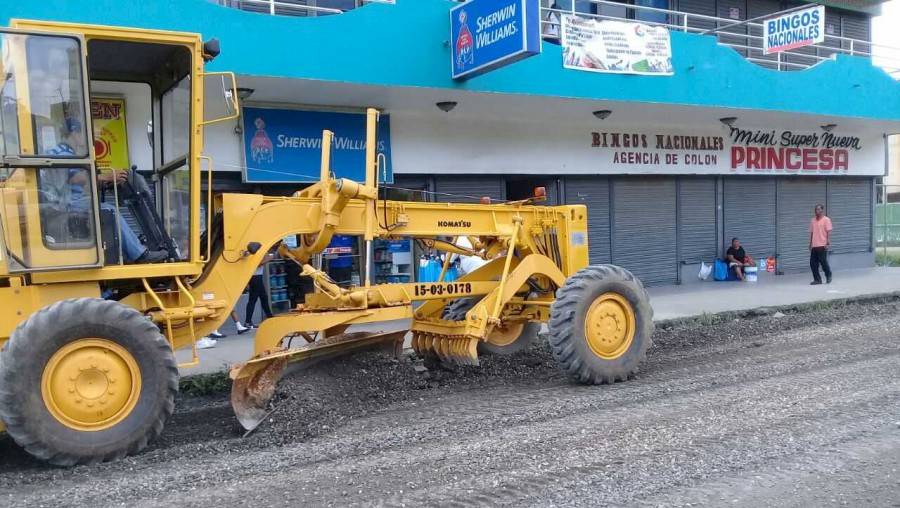 Ministerio de Obras Públicas realiza trabajos en puntos críticos de Colón