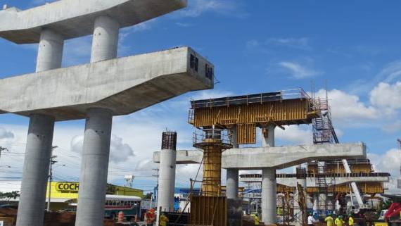 Inversión de carriles en Brisas del Golf por soterramiento de cables