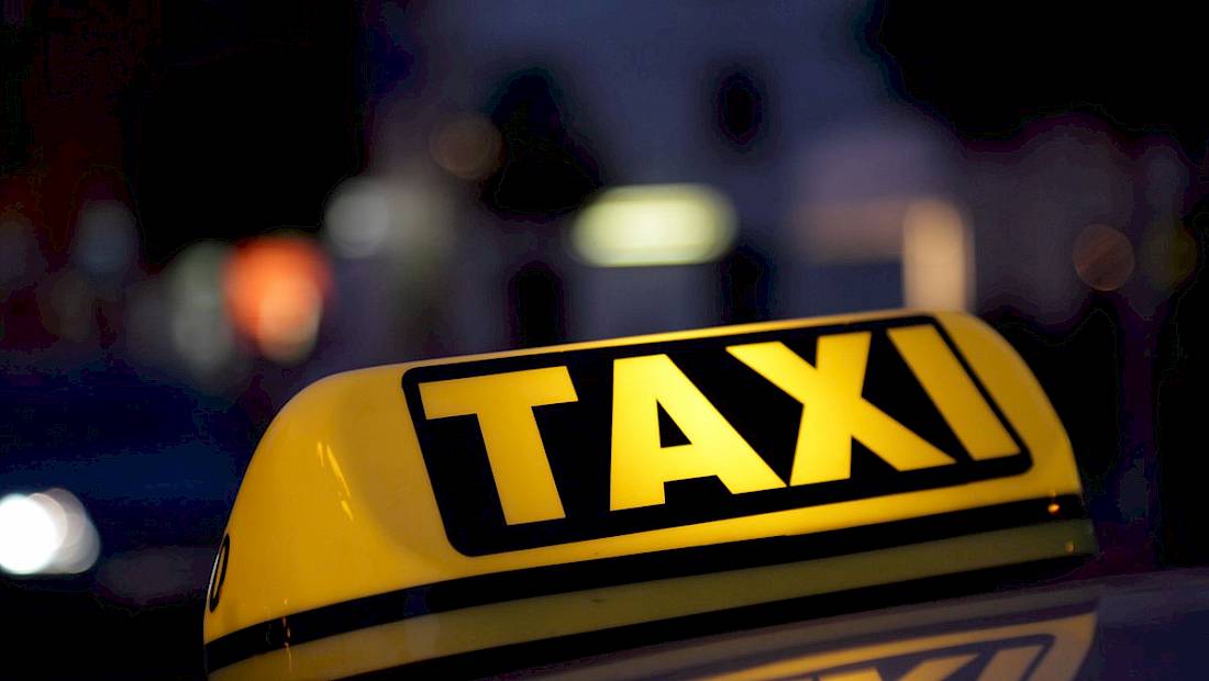Taxista es herido de varias puñaladas en asalto