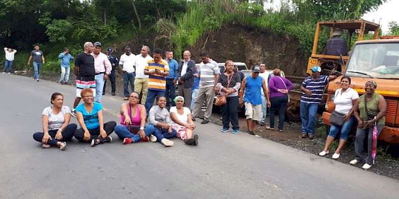 Cierran la vía a Kuna Nega en protesta contra empresa recicladora