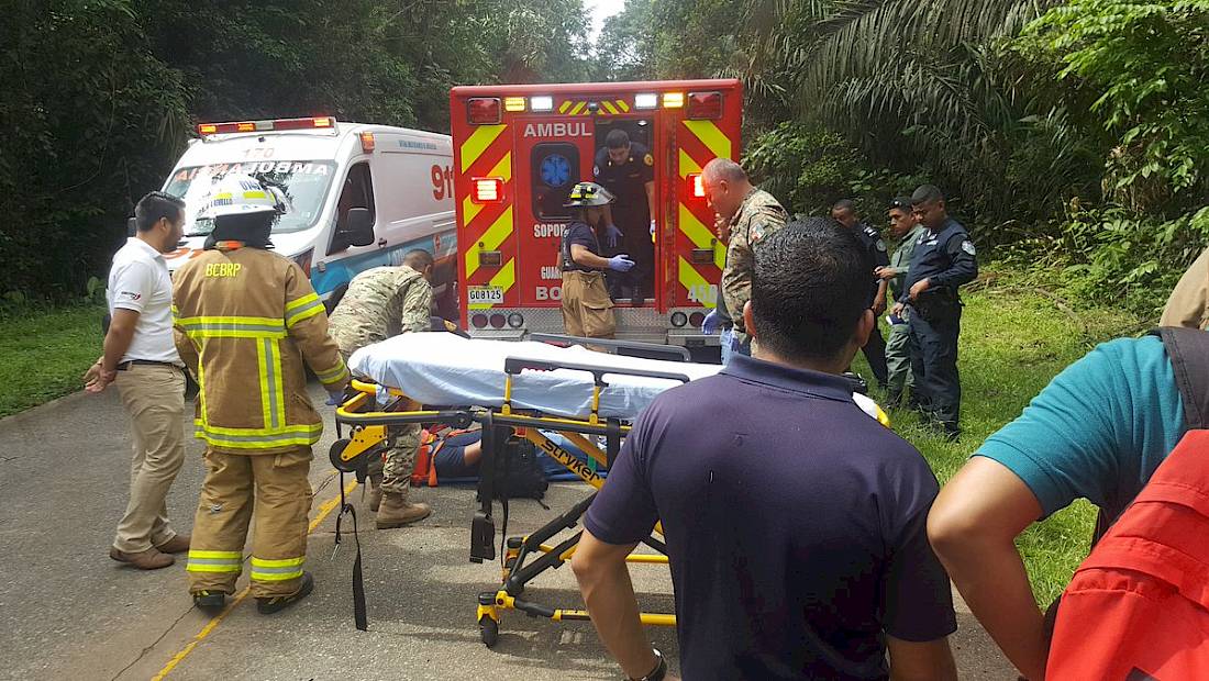 Decenas de heridos tras vuelco de bus