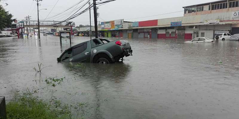 Tráfico afectado por vía inundadas en Panamá y San Miguelito