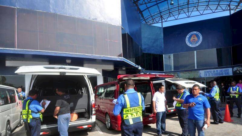 ATTT realiza operativo para sacar de circulación buses “piratas” en Panamá Este