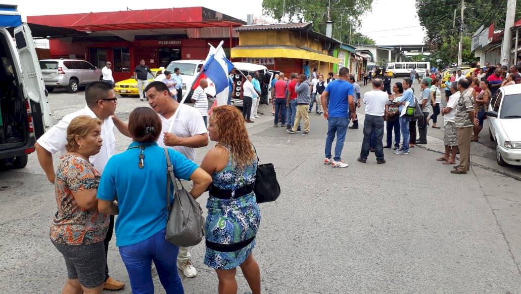 Residentes de la Bda. 9 de Enero exigen reapertura de entrada vehicular