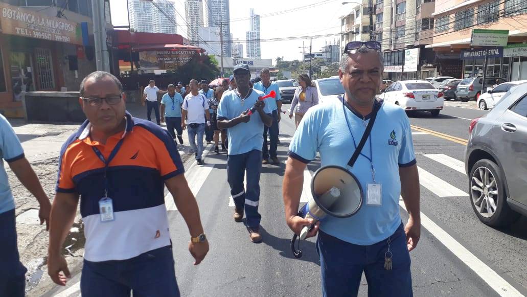 Trabajadores del Idaan marcharon exigiendo su escala salarial