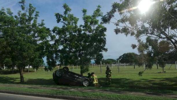 Dos heridos tras vuelco en Aguadulce