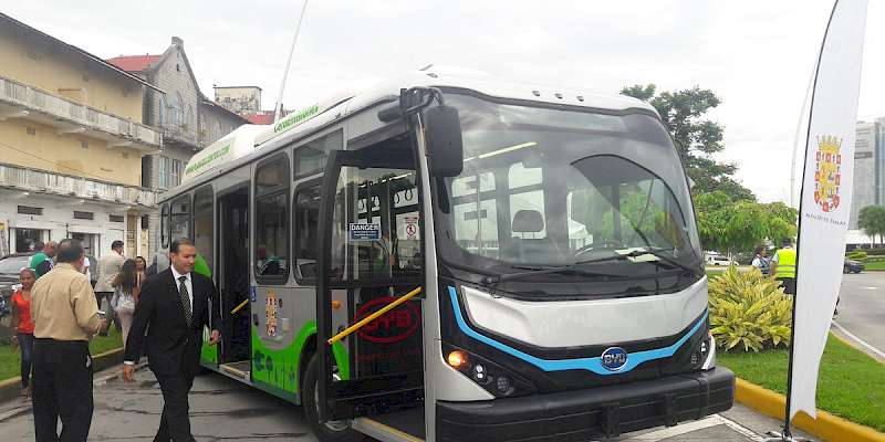 Entra en funcionamiento autobús eléctrico en el Casco Antiguo