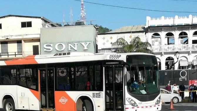 Hombre muere atropellado por un Metro Bus en la Plaza 5 de Mayo