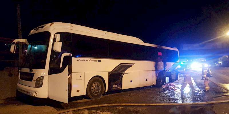 Vuelcos y autos incendiados en diferentes hechos en el interior del país
