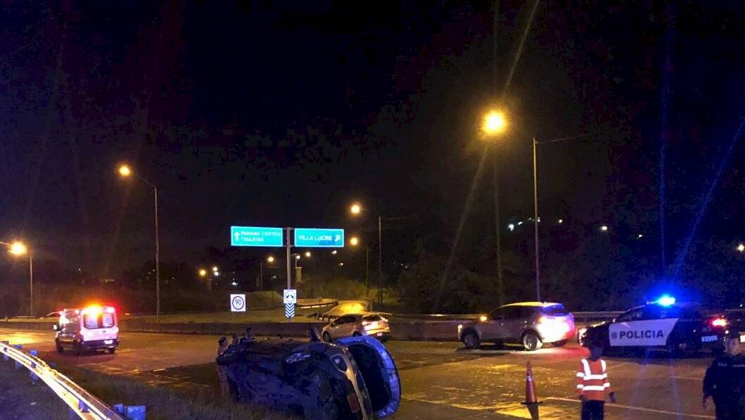Conductor resulta ileso tras accidente en Villa Lucre