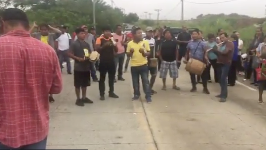 Cierre de calle por malas condiciones de vía en Panamá Norte