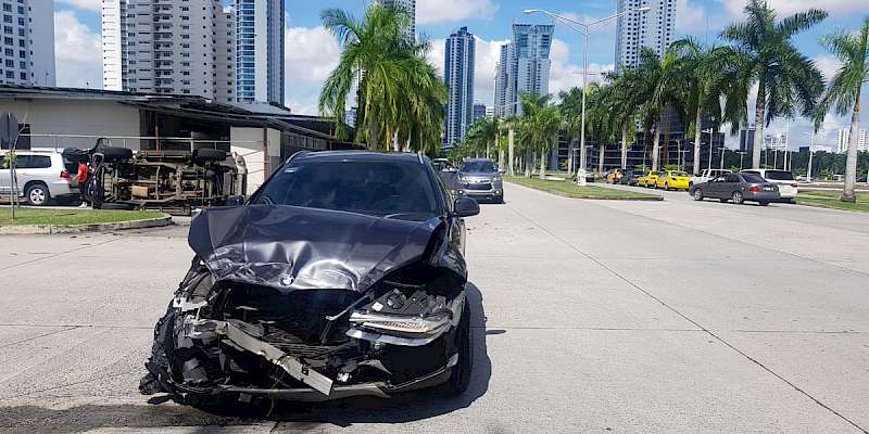 Vuelcos, colisiones y heridos en diferentes puntos