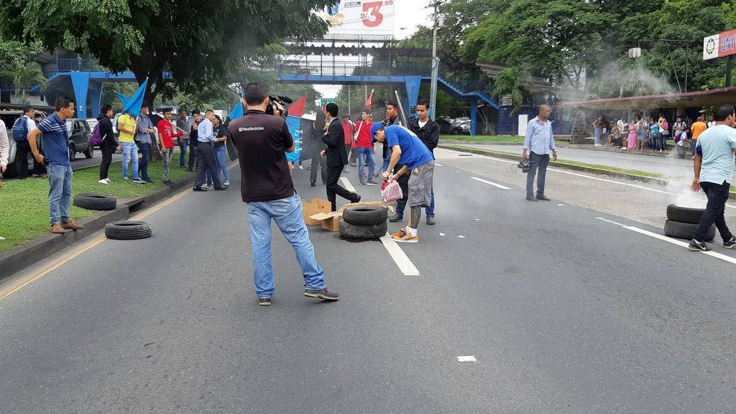 Cierre de la vía Transístmica por protesta