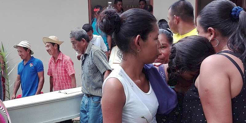 Despiden a dos miembros de una familia que fallecieron tras un atropello