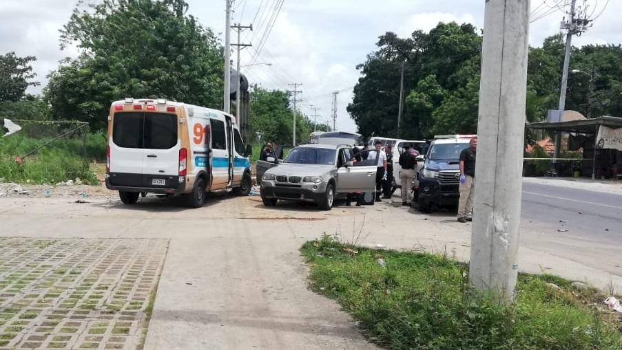 Transportaba tres cadáveres en una camioneta
