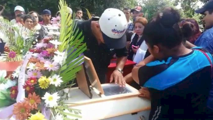 Realizan honras fúnebres de madre y sus dos hijos en Veraguas