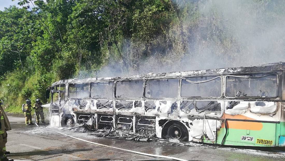 Bus se incendia en el Corredor Norte